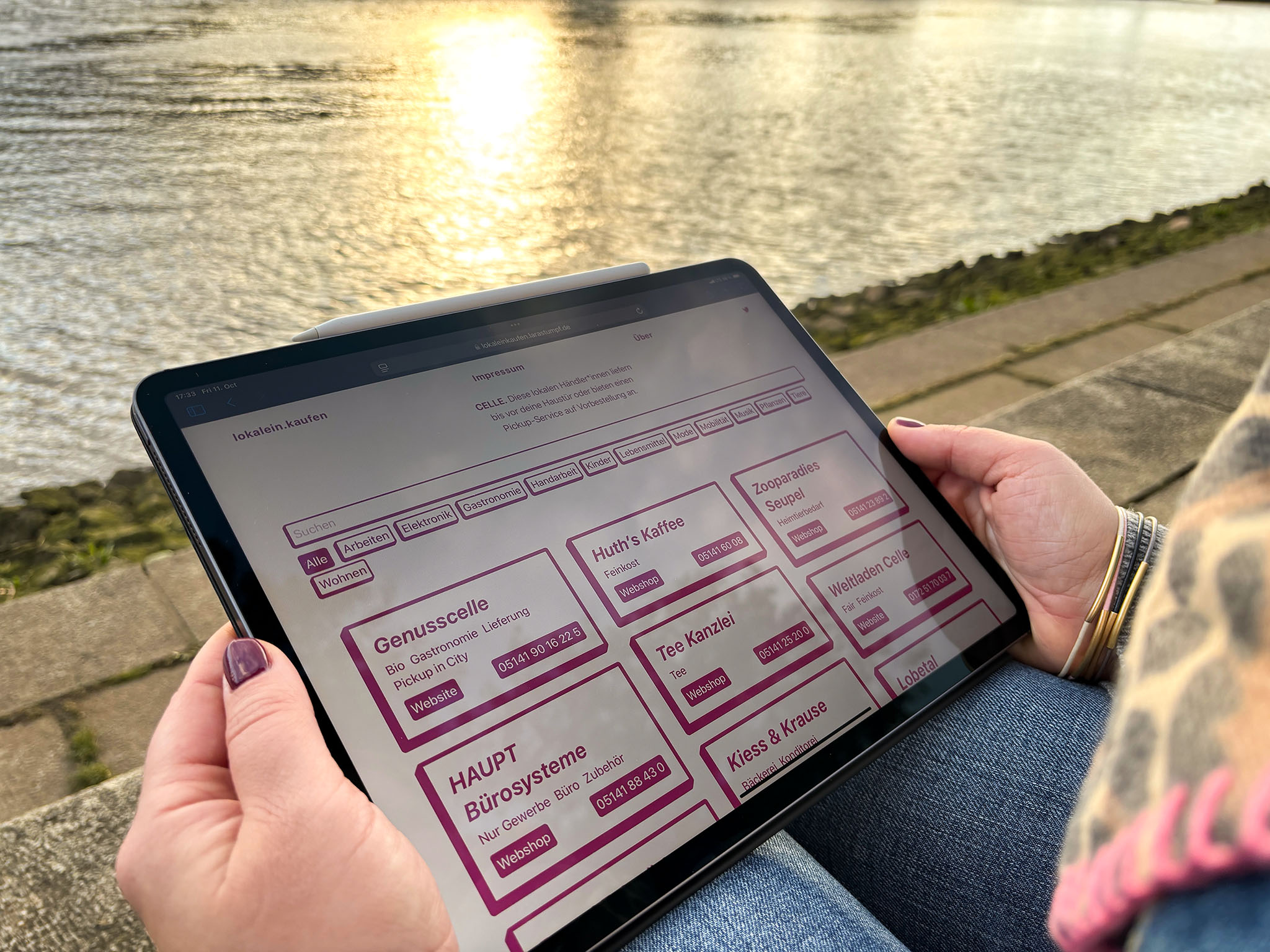 Nice photo with the website on an iPad